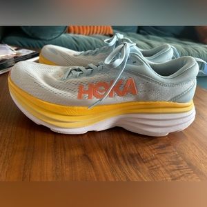 Hoka One One Bondi 8 sneakers in size 9.5B.